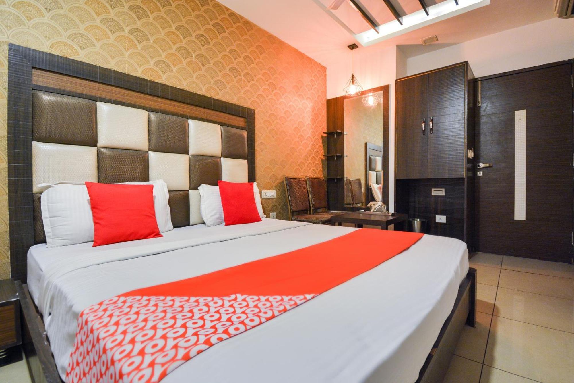 Hotel O Lexis Ludhijána Exteriér fotografie
