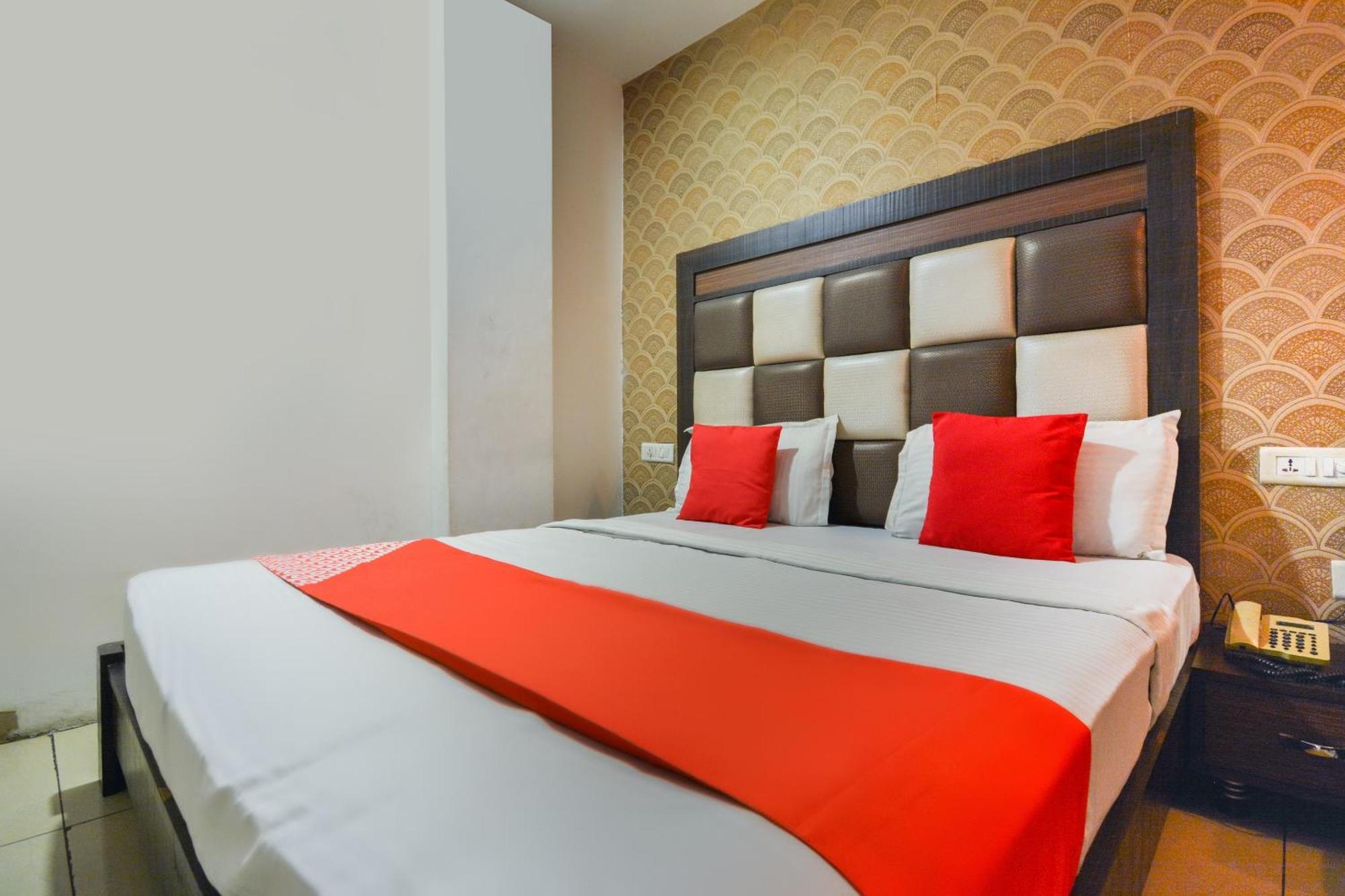 Hotel O Lexis Ludhijána Exteriér fotografie