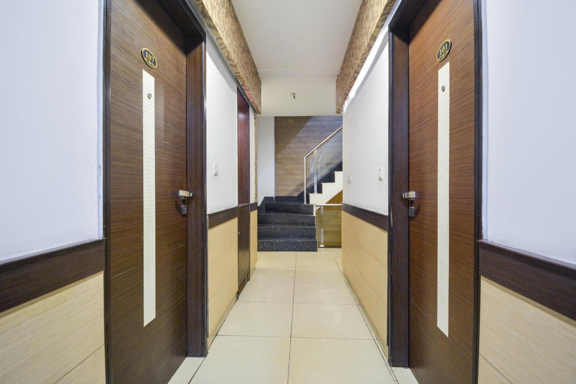 Hotel O Lexis Ludhijána Exteriér fotografie